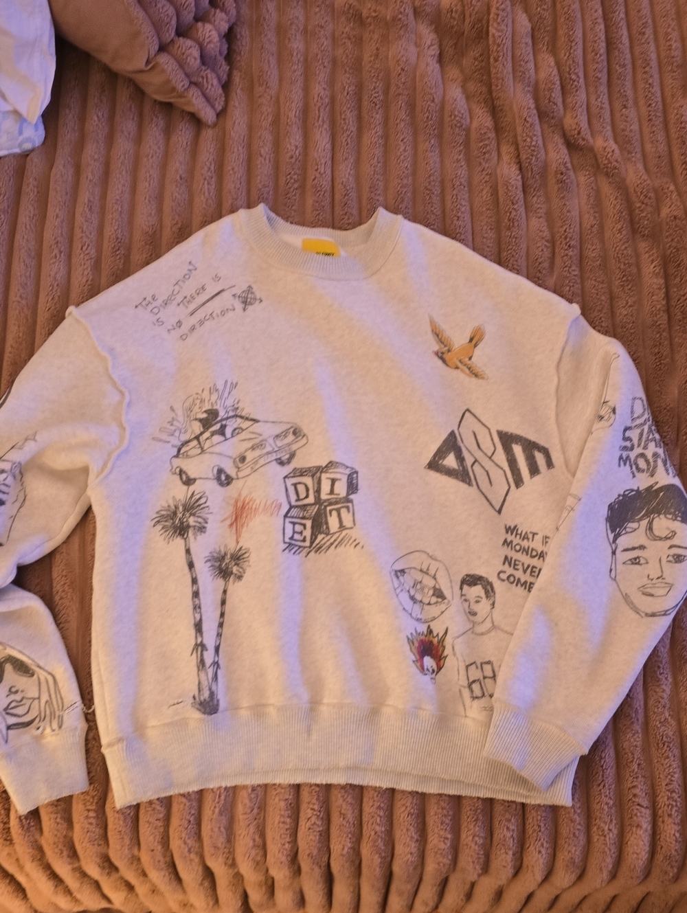 Diet Starts Monday Hand-Drawn Graphic Crewneck Sweatshirt in Light Beige